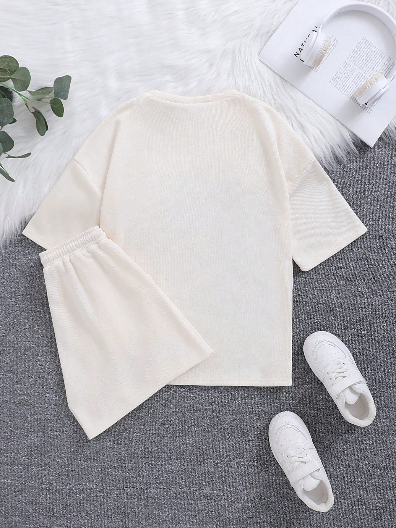 Two-Piece Casual Knit Set for Girls, featuring Round Neck and Short Sleeves