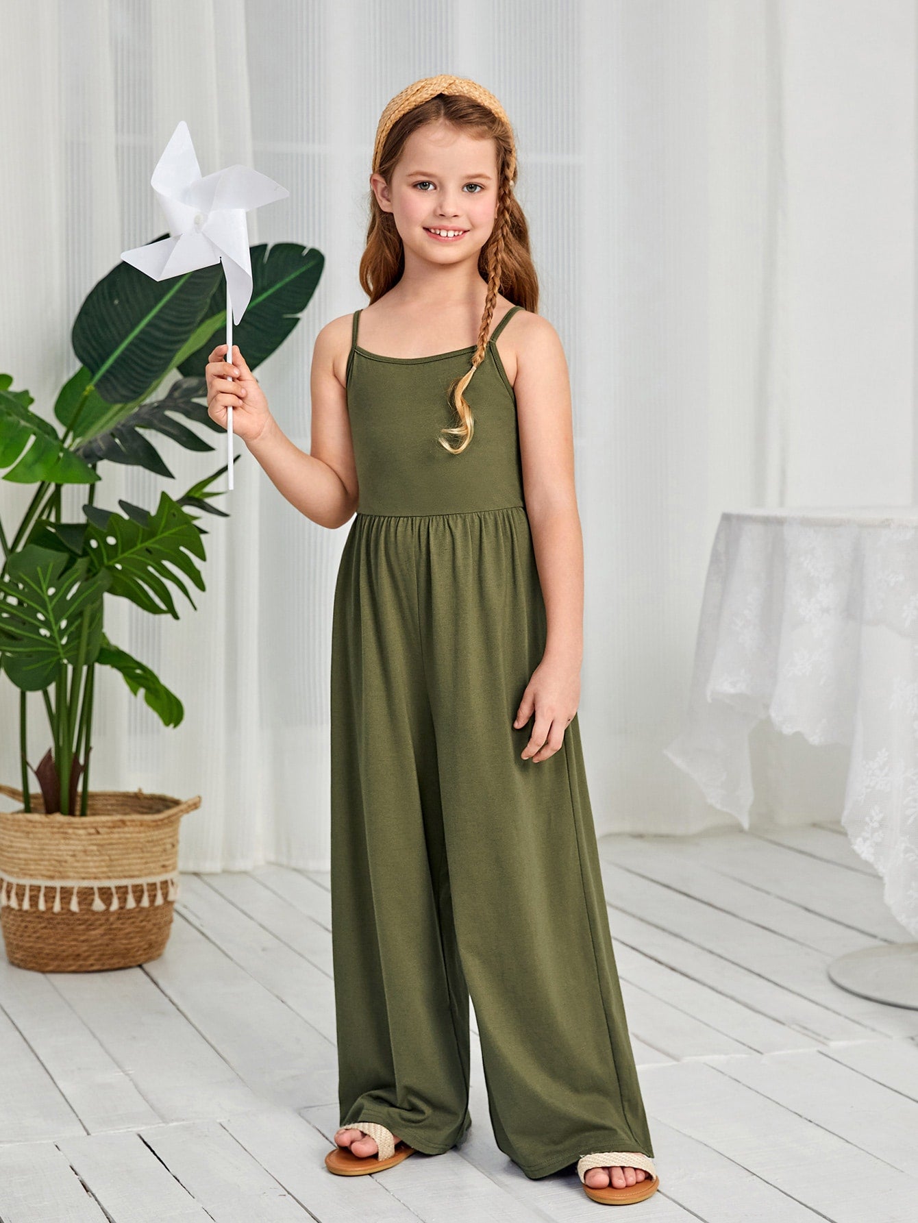 Simple and Stylish Cami Jumpsuit in Solid Color for Tween Girls, Featuring Wide-Leg Design and Sleeveless Top