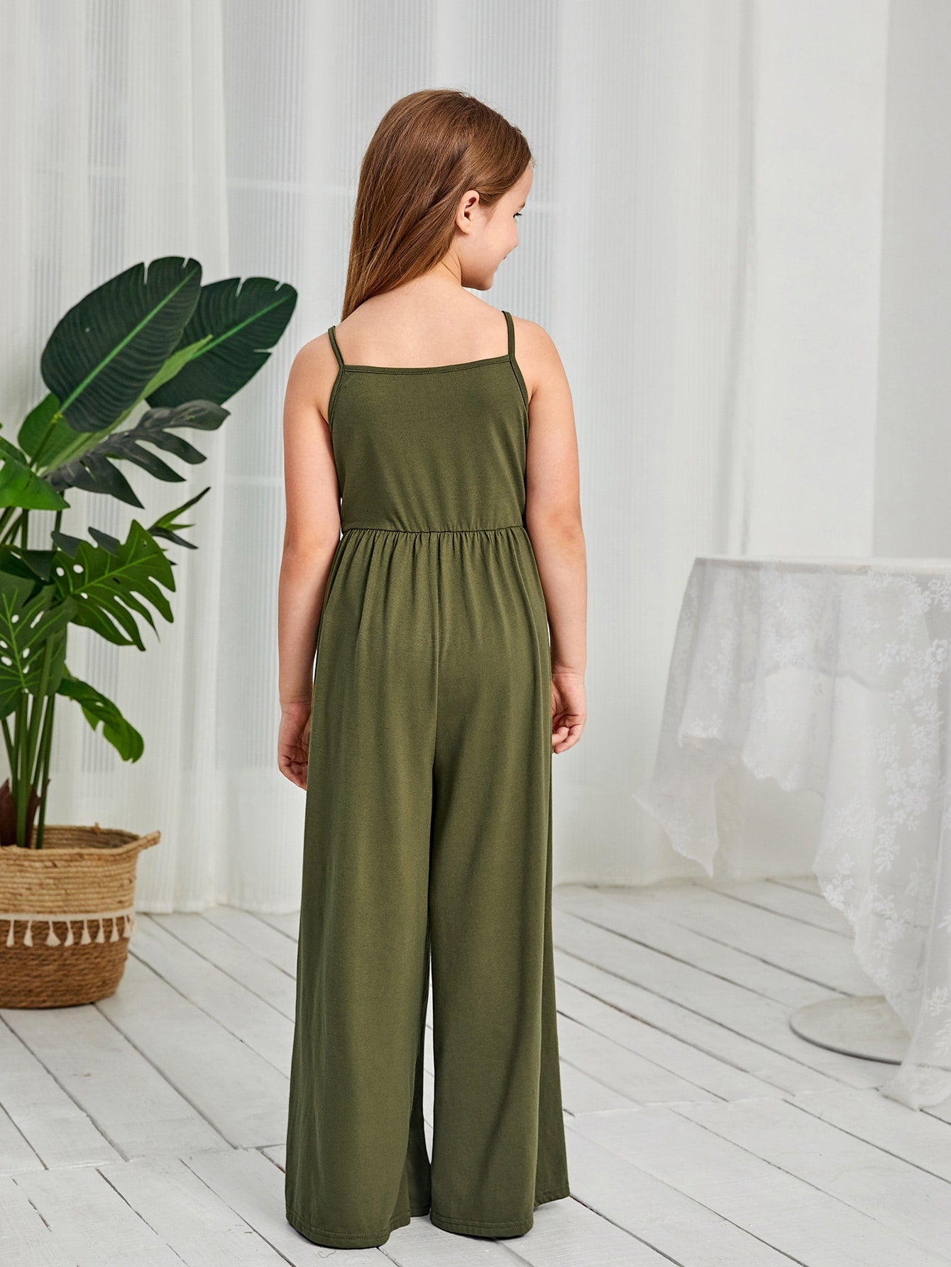 Simple and Stylish Cami Jumpsuit in Solid Color for Tween Girls, Featuring Wide-Leg Design and Sleeveless Top