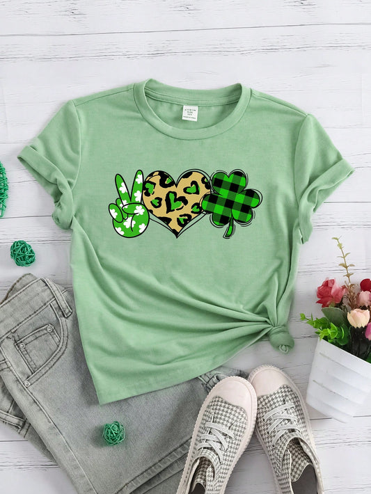 A casual short-sleeve t-shirt for tween girls featuring a simple and lucky clover pattern, perfect for the summer season.