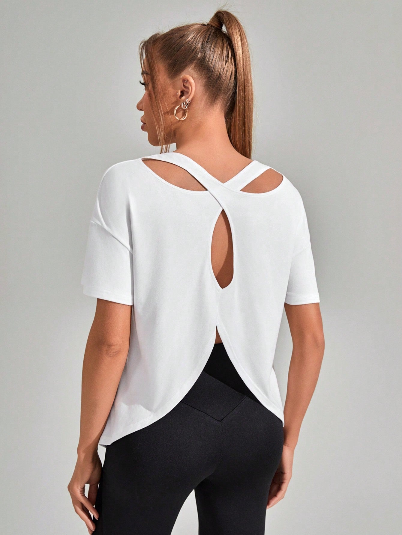 Everyday & Casual Sporty T-shirt with Hollow Back