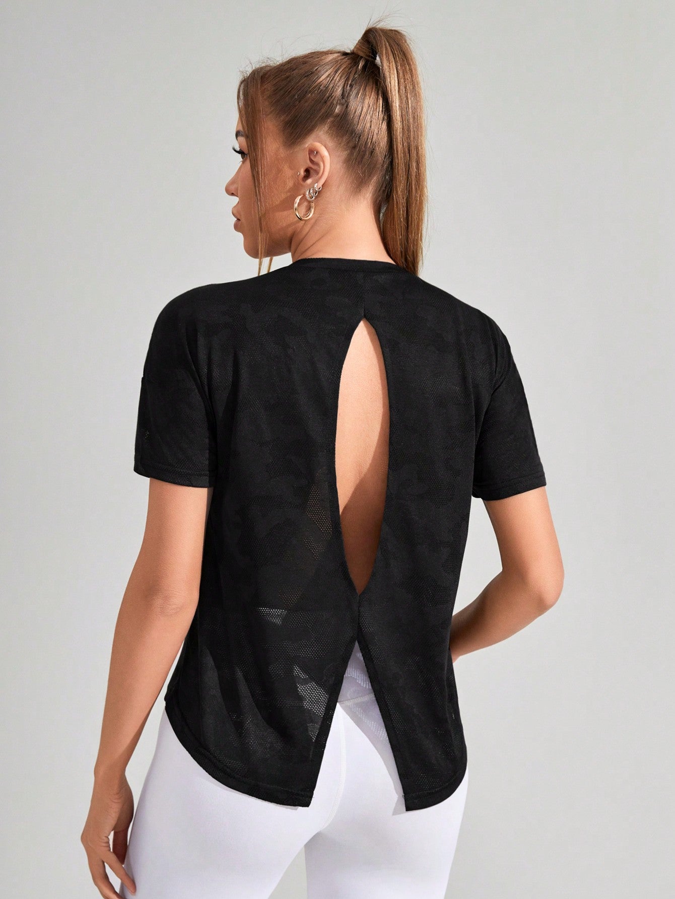 Everyday & Casual Sporty T-shirt with Hollow Back