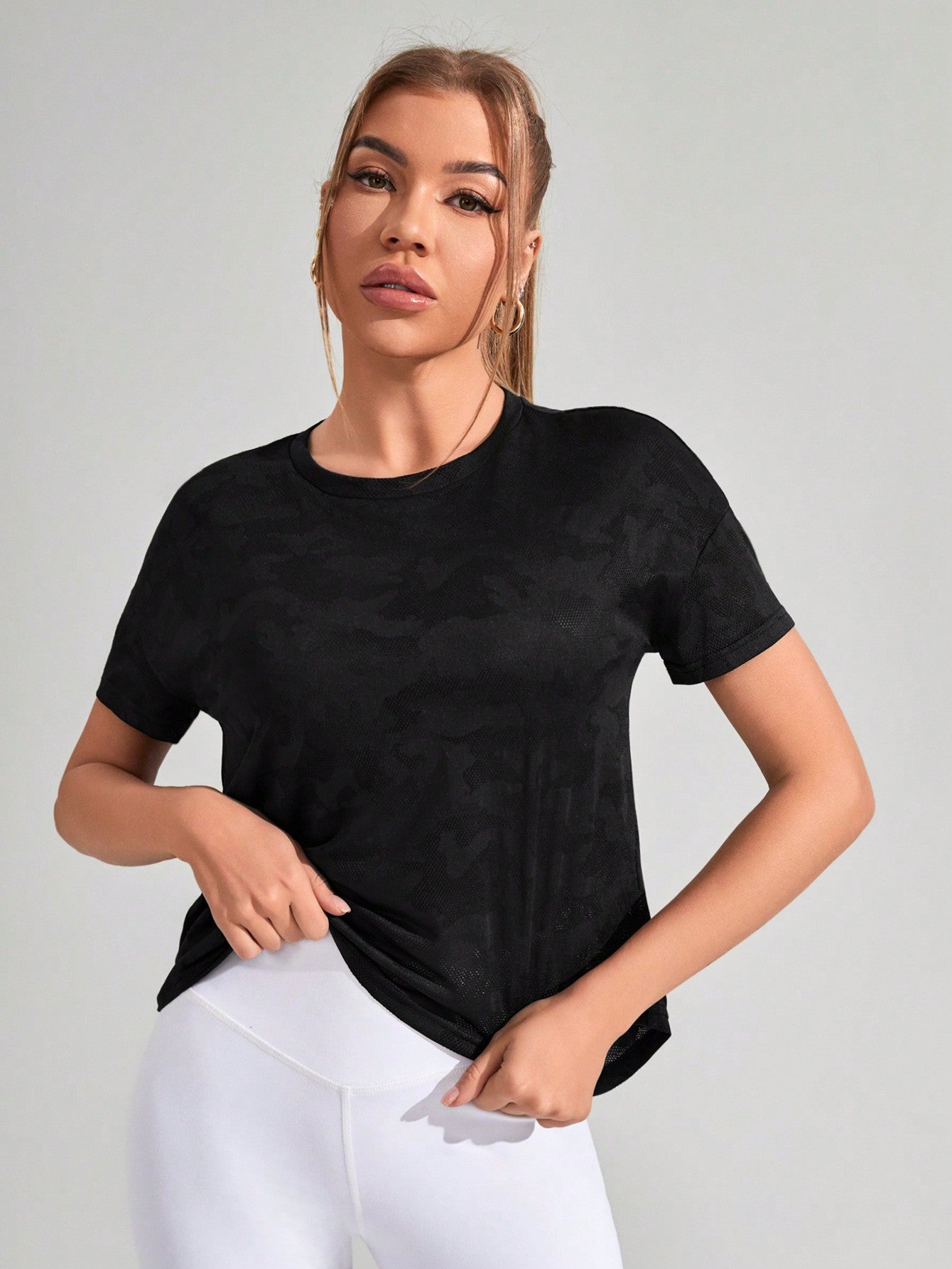 Everyday & Casual Sporty T-shirt with Hollow Back