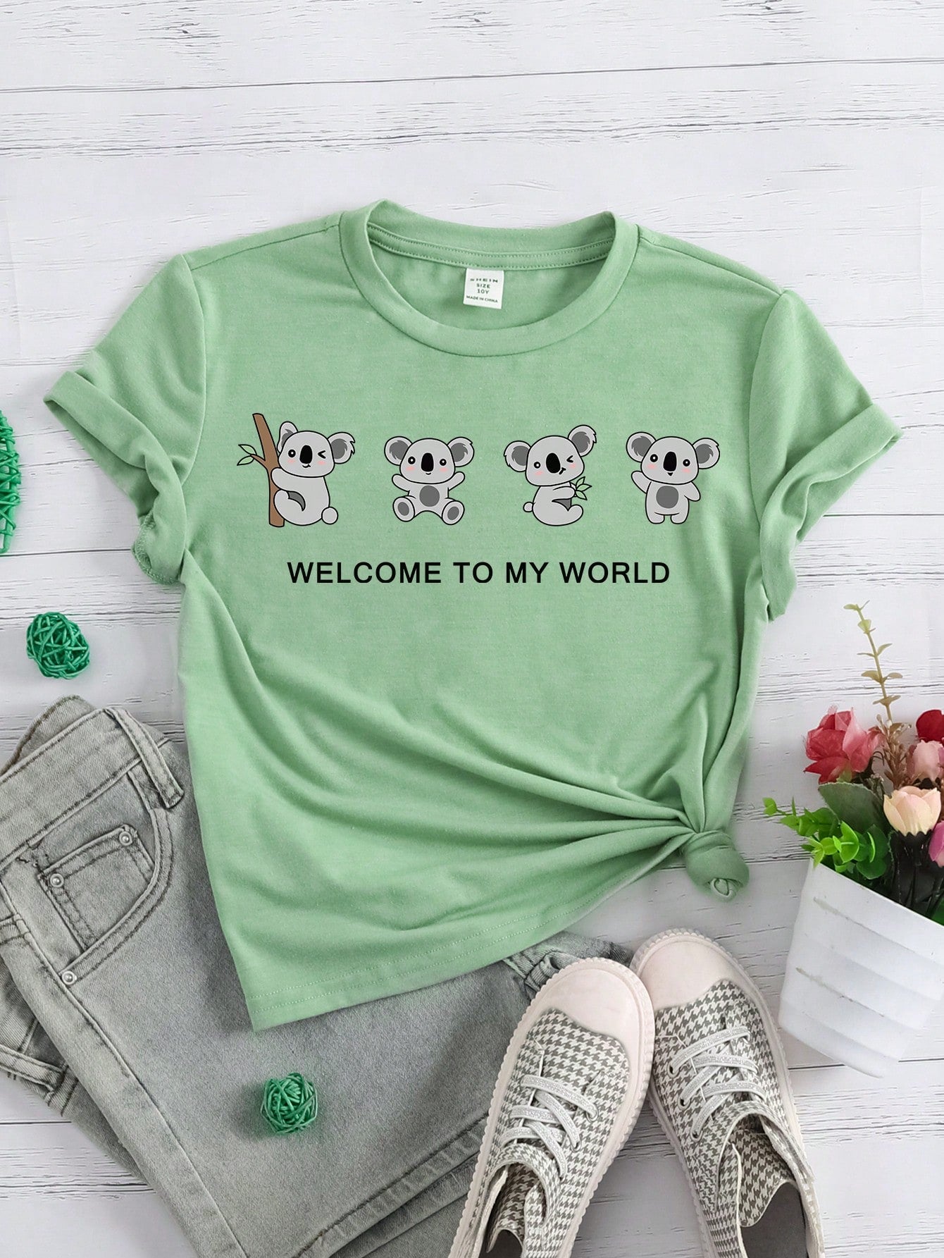 A casual short-sleeve t-shirt for tween girls featuring a simple and lucky clover pattern, perfect for the summer season.